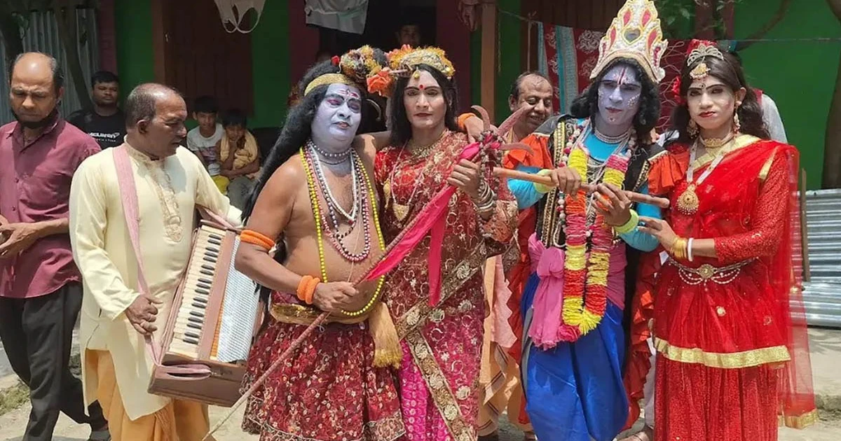 কালের বিবর্তনে হারিয়ে যাচ্ছে বিশেষ ঐতিহ্যবাহী নীল নাচ