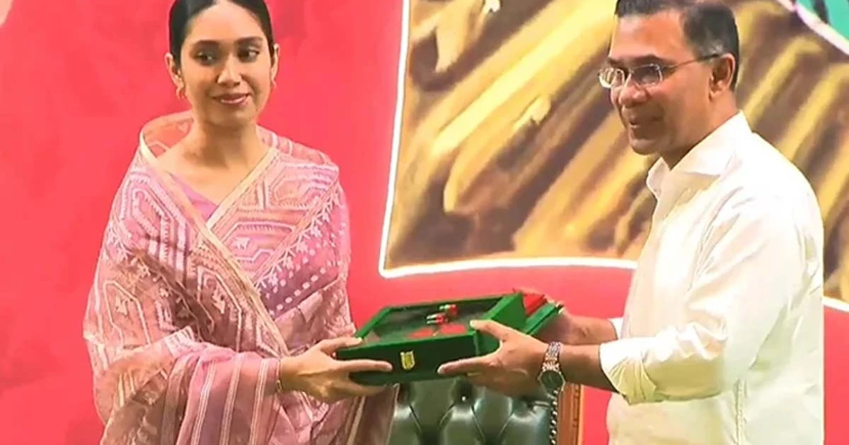 বাবার হাত থেকে ‘দাদু’র স্বাধীনতা পদক নিলেন জাইমা