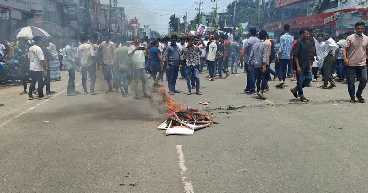 নোয়াখালীতে ছাত্রদলের বিক্ষোভ: নাছিরকে অবাঞ্ছিত ঘোষণা, ১০ নেতার পদত্যাগ