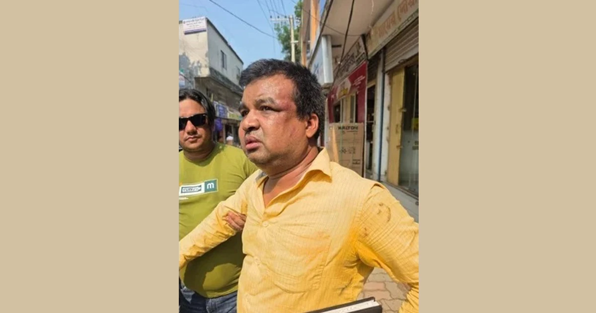দোকানের ভ্যাটের কাগজ দেখাতে বলায় পরিদর্শককে বেঁধে মারধর