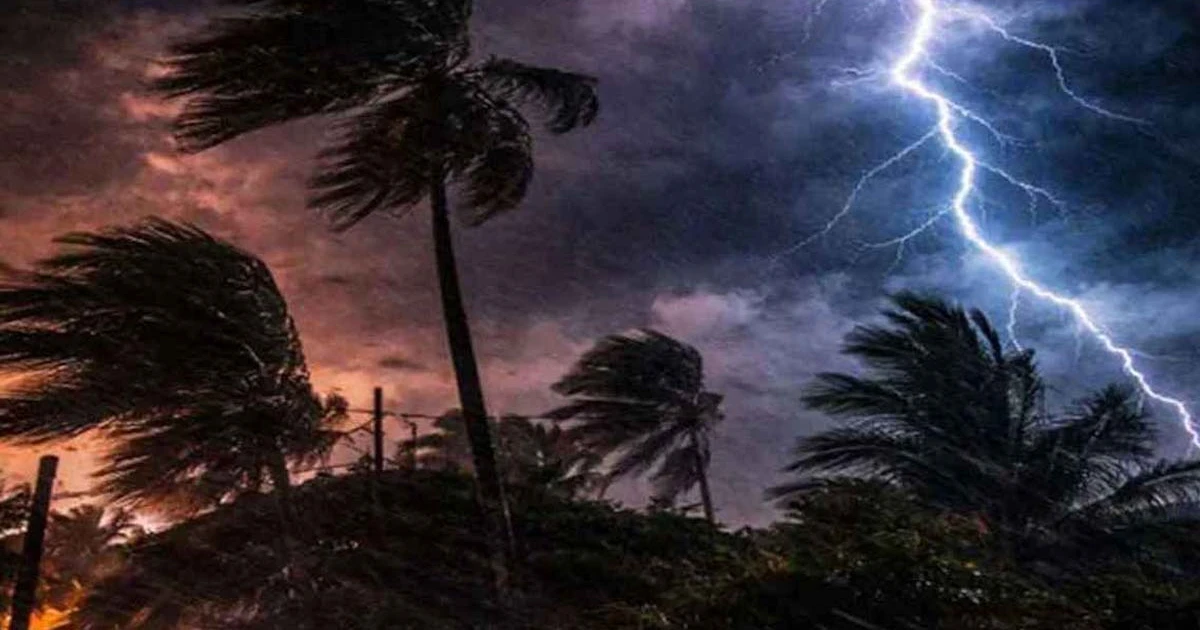 রাতে ঢাকাসহ ১৭ জেলায় ৬০ কিমি বেগে ঝড়ের পূর্বাভাস