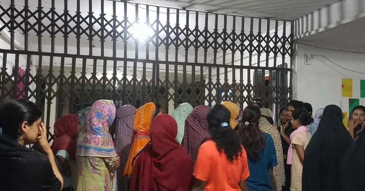নোবিপ্রবিতে হলের দেয়ালে আপত্তিকর চিত্র