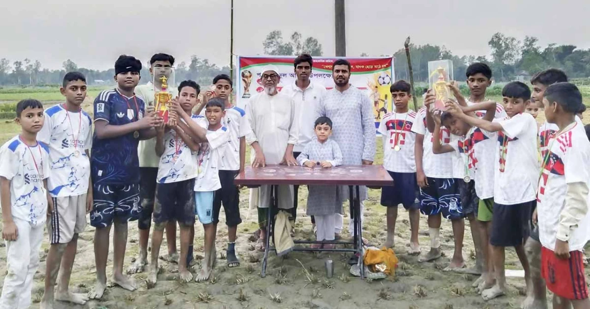 টাঙ্গাইলে বাতিঘর আদর্শ পাঠাগার এর উদ্যোগে প্রীতি ফুটবল ম্যাচ অনুষ্ঠিত