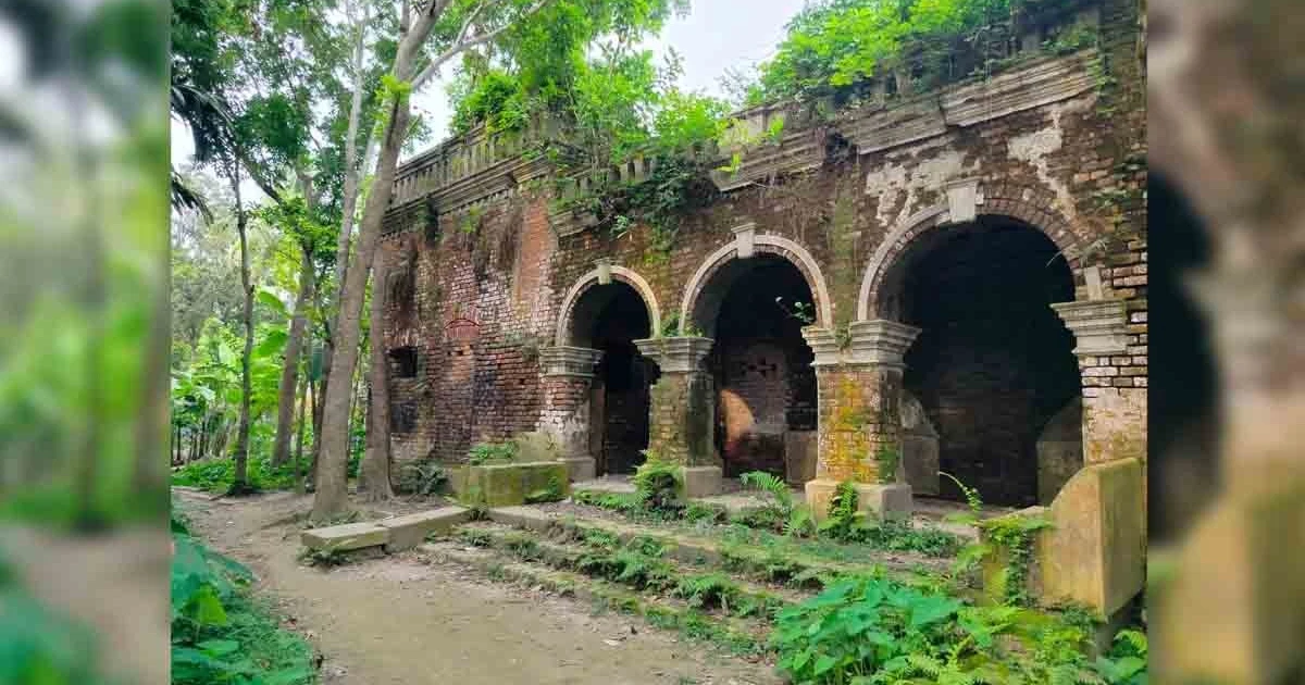 গাইবান্ধায় প্রাচীন ঐতিহ্য প্যারীমাধবের জোতদার বাড়ি