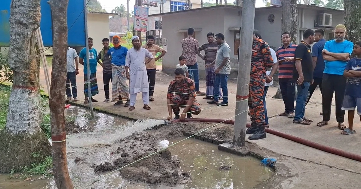 মাটির নিচে অস্বাভাবিক তাপ, কারণ খুঁজছে ফায়ার সার্ভিস