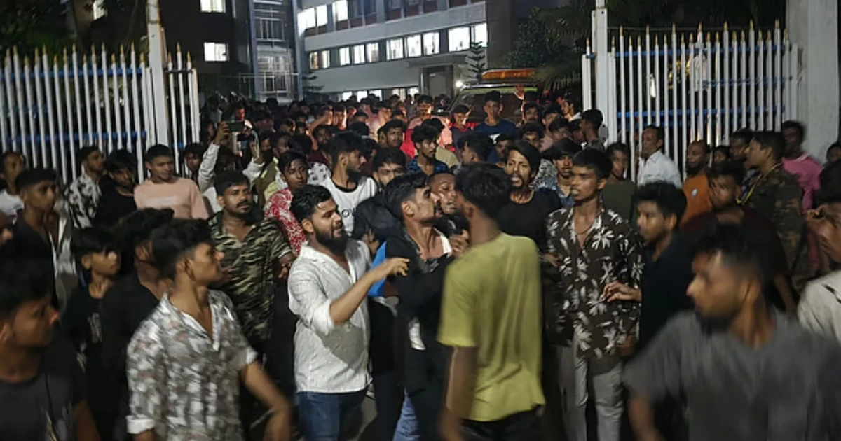 ছিনতাইকারীর ছুরিকাঘাতে যুবকের মৃত্যু, লাশ নিয়ে থানা ঘেরাও