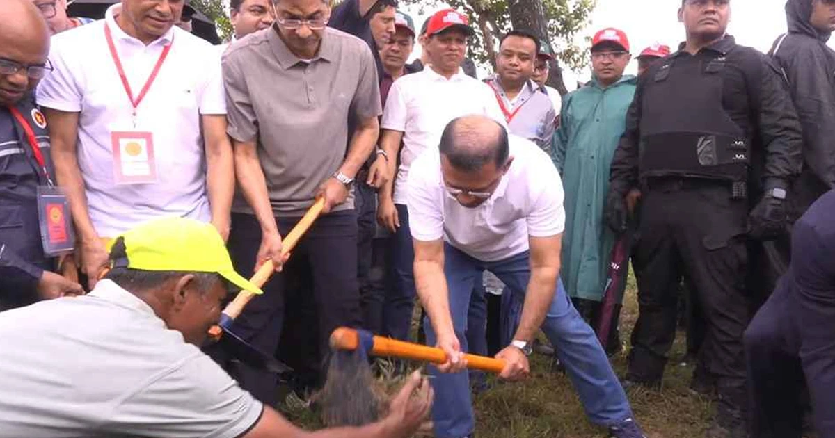 বাবার স্মৃতিবিজড়িত ‘পাতলী খাল’ পুনঃখননের উদ্বোধন করলেন প্রধানমন্ত্রী