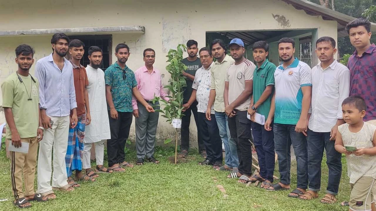 স্বেচ্ছাসেবী সংগঠন রক্তের বাঁধন এর উদ্যোগে বৃক্ষরোপণ কর্মসূচি পালিত