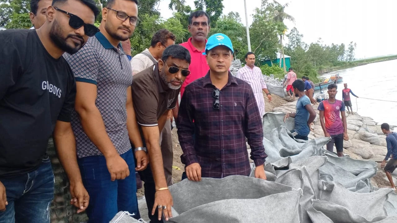 টাঙ্গাইলে যমুনা ও ধলেশ্বরী নদীর ভাঙন আতঙ্কে  চরাঞ্চলের মানুষ, ভাঙ্গন এলাকা পরিদর্শন