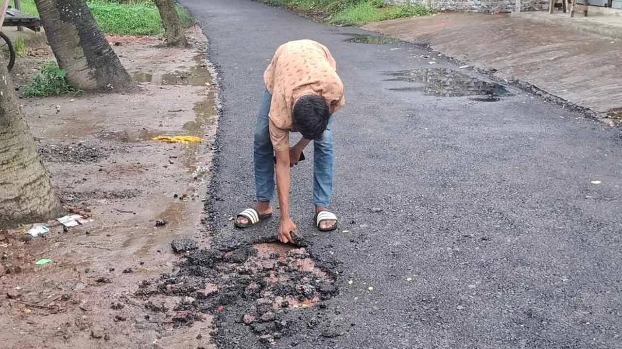 হাতের টানেই উঠে যাচ্ছে কার্পেটিং