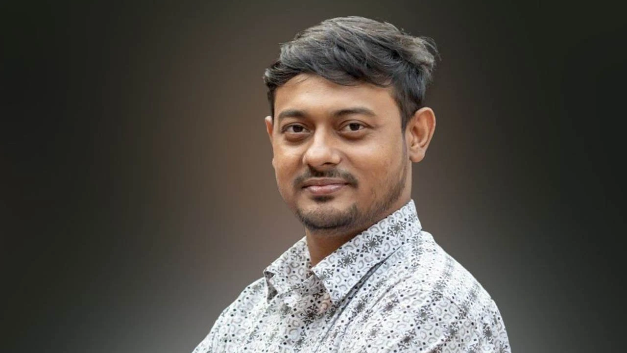 খামেনির জানাজায় অংশ নিতে ইরান যাচ্ছেন নাসীরুদ্দীন পাটওয়ারী