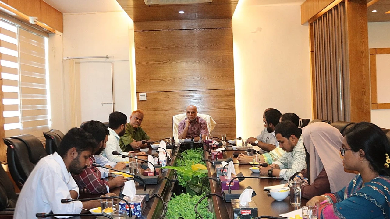 বাকৃবি উপাচার্যের সঙ্গে বাকৃবিসাসের নতুন কমিটির সৌজন্য সাক্ষাৎ