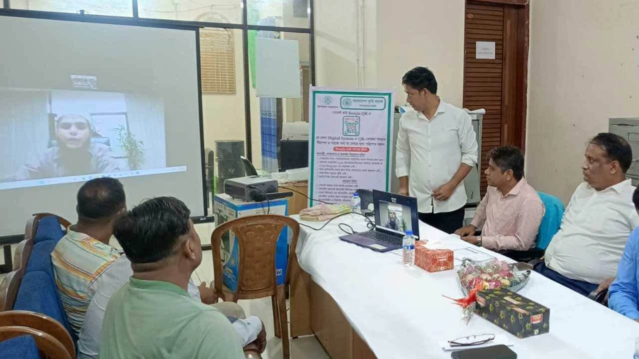 ক্যাশলেস লেনদেনে উৎসাহিত করতে বাংলাদেশ কৃষি ব্যাংকে বাংলা কিউআর কোড ক্যাম্পেইন