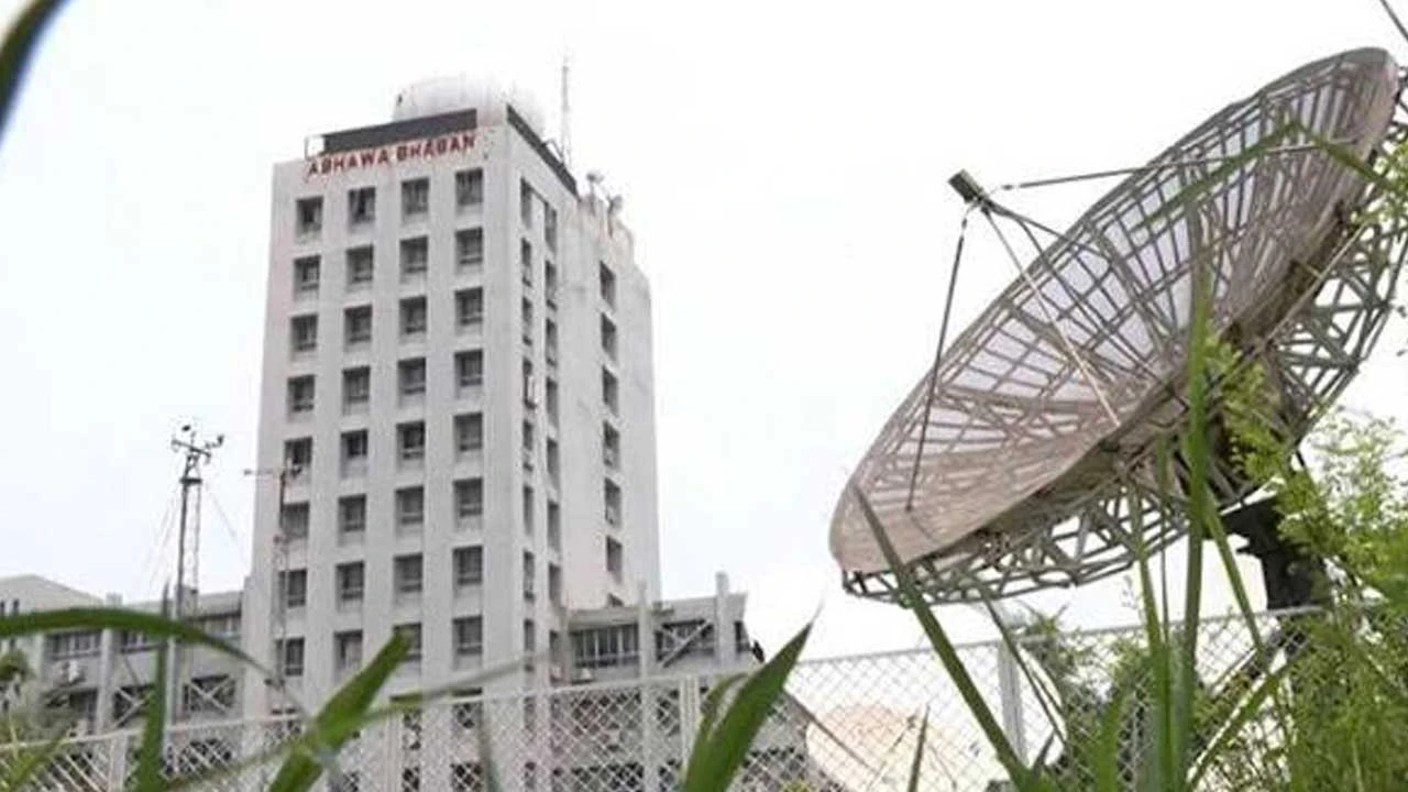 বৃষ্টি ‘চলবে’, উপকূলে ঝড়ো হাওয়ার পূর্বাভাস