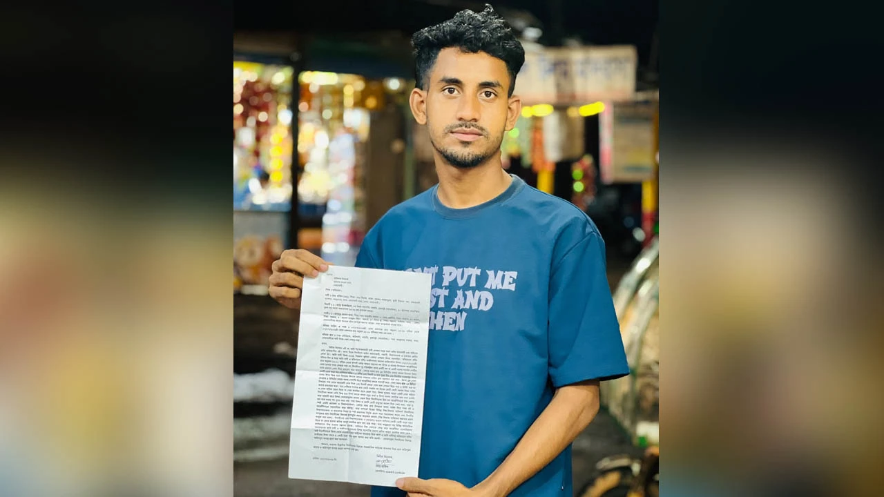 ফিফা সভাপতি-রেফারির বিরুদ্ধে মামলা চেয়ে থানায় তরুণ, ৫ কোটি টাকা ক্ষতিপূরণ দাবি