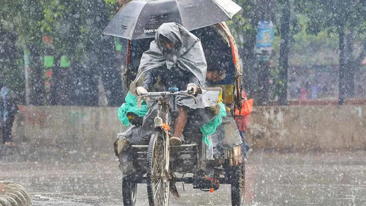 ঢাকায় মুষলধারে বৃষ্টি, থাকবে কতক্ষণ?
