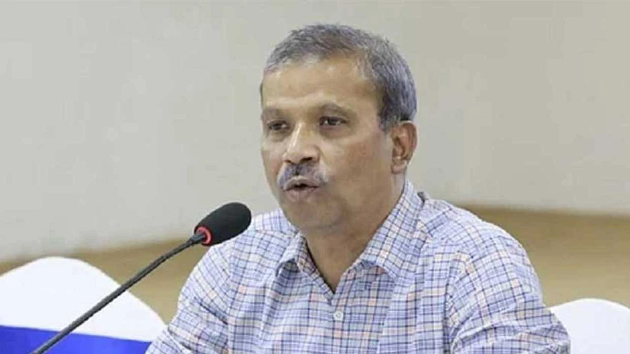 ‘ডিসেম্বর পর্যন্ত অপেক্ষা কেন, এখনই ফিরুন’, হাসিনাকে আসিফ নজরুল