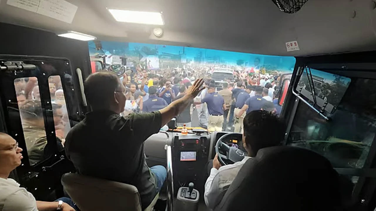 বরিশালের পথে প্রধানমন্ত্রী