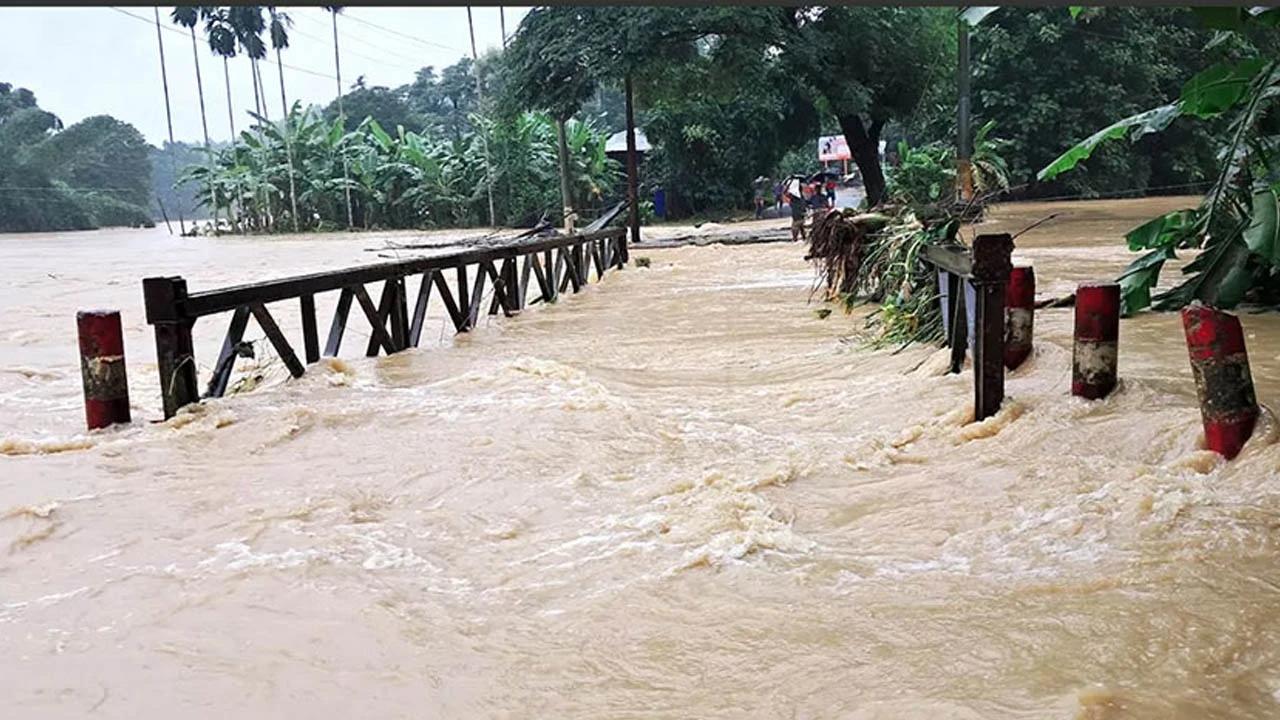 বিপৎসীমার ওপরে ৩ নদীর পানি, বন্যা বিস্তৃতির শঙ্কা