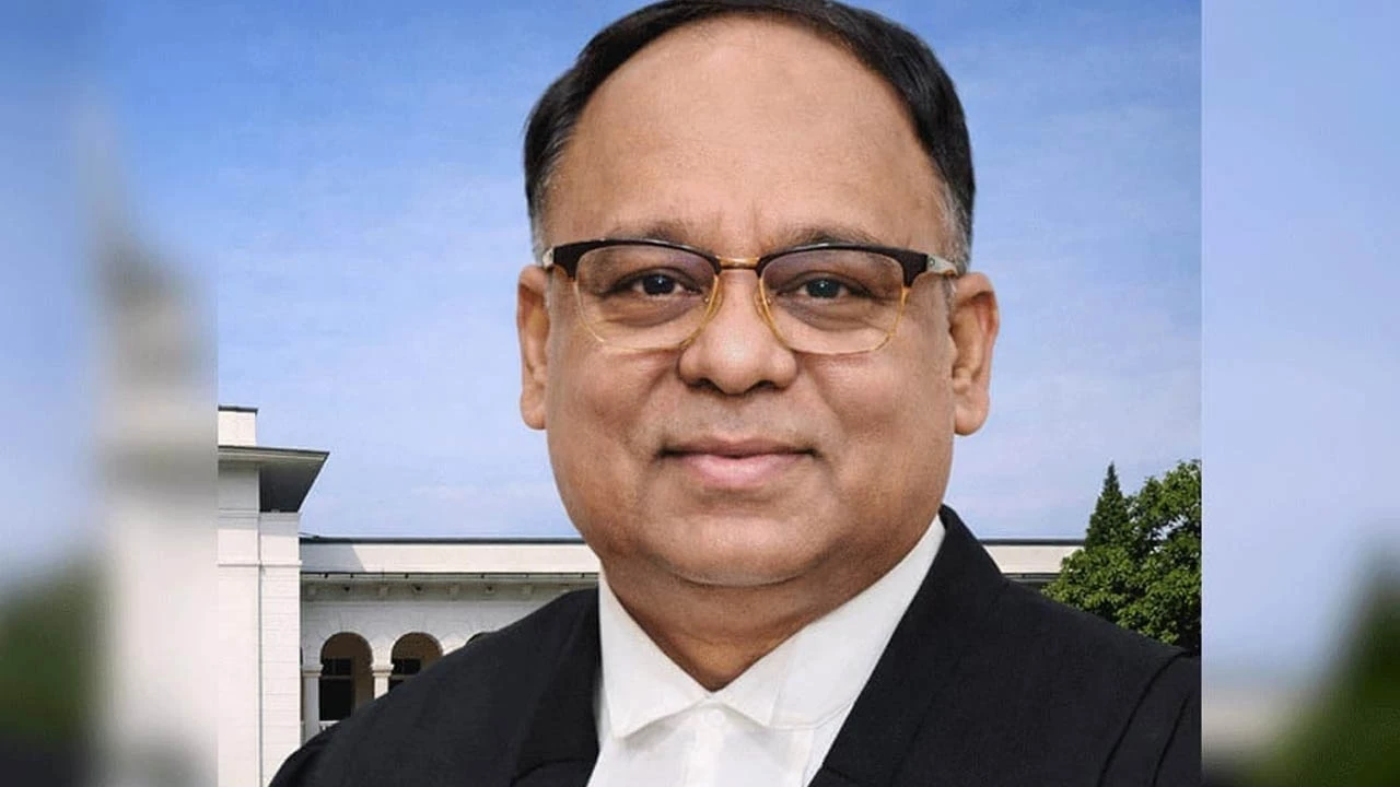 বিচারকের আসন ছাড়ছি,ন্যায়ের আদর্শ নয়