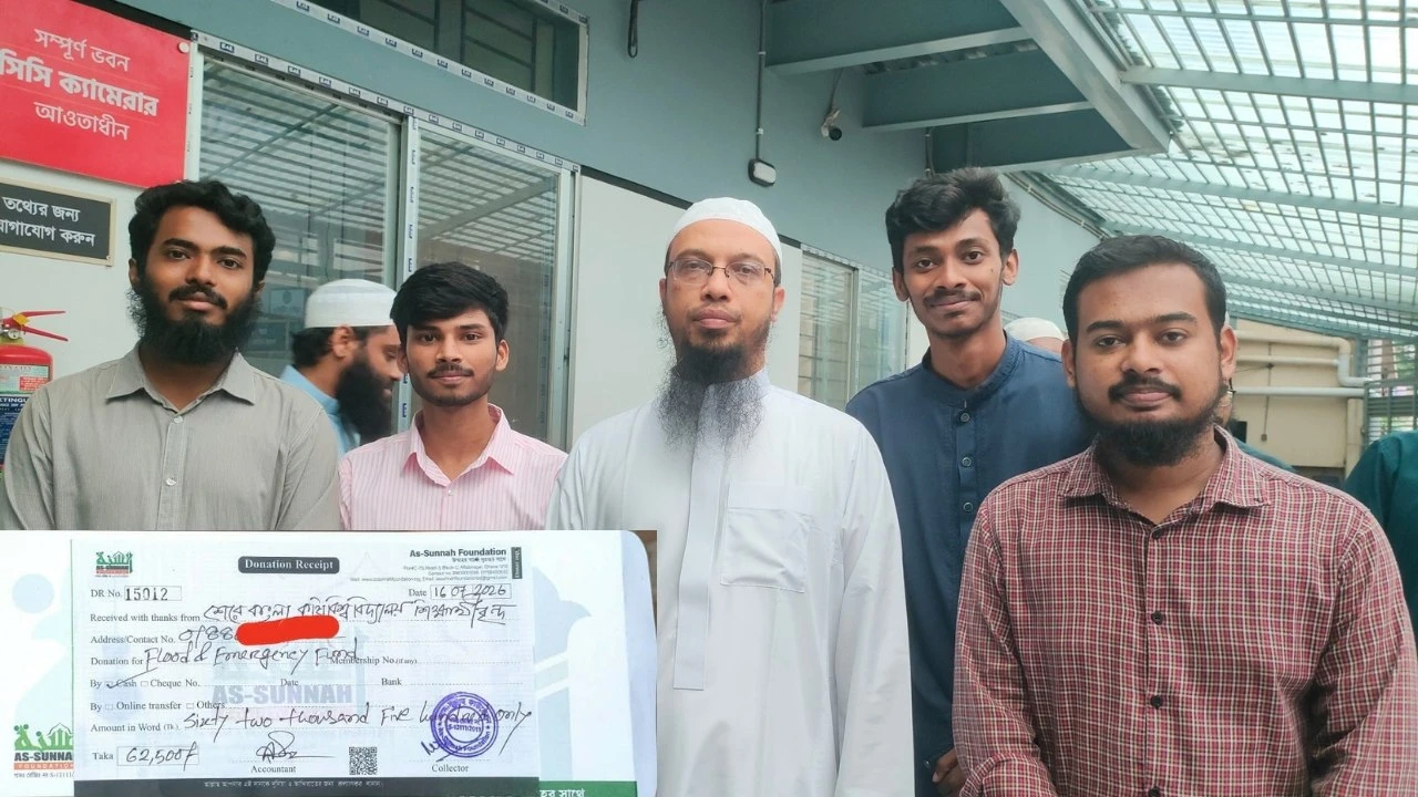 চট্টগ্রামের বন্যার্তদের পাশে শেকৃবি শিক্ষার্থীরা