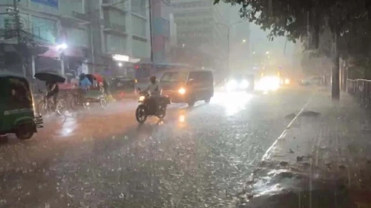 সন্ধ্যা থেকে ফের বৃষ্টিমুখর থাকবে ঢাকা