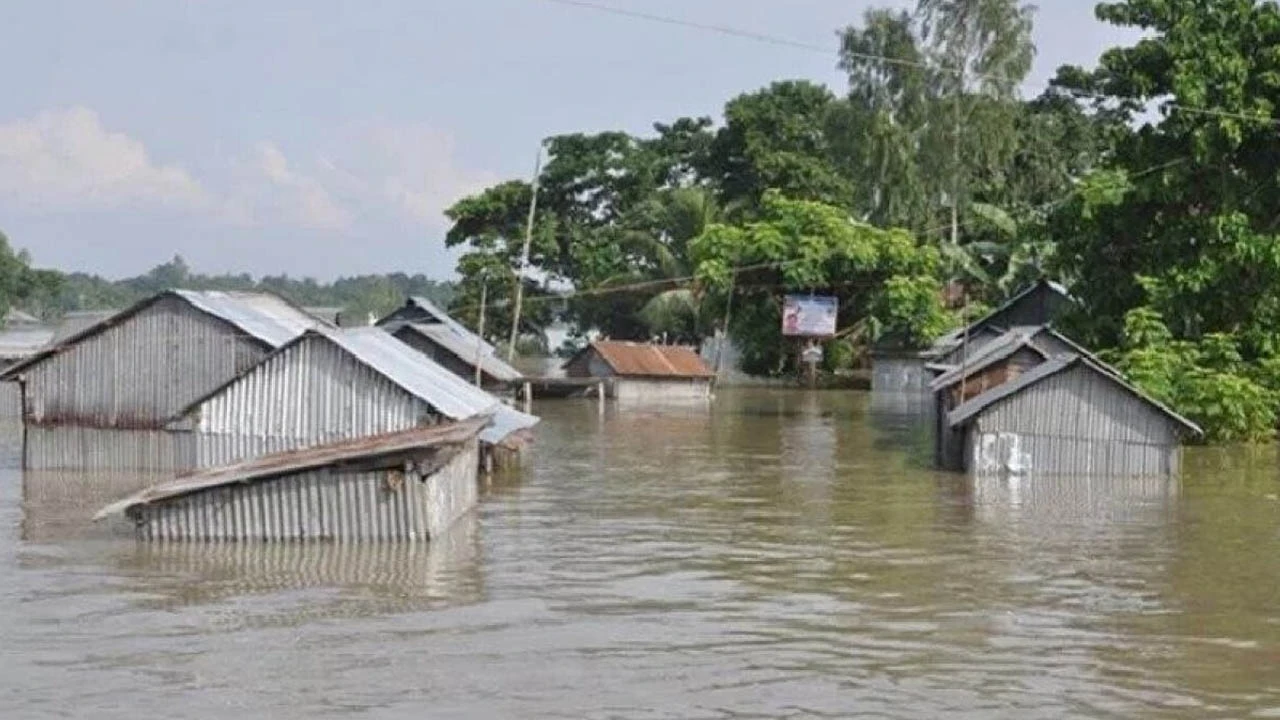 ভারী বৃষ্টিতে বন্যা হতে পারে দেশের ৮ জেলায়