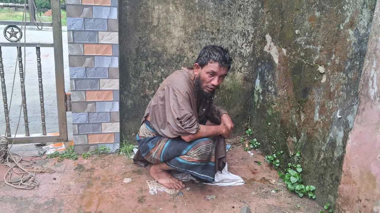 শিশুকে শ্লীলতাহানির অভিযোগে অটোরিকশা চালকের পুরুষাঙ্গে মরিচের গুড়া!