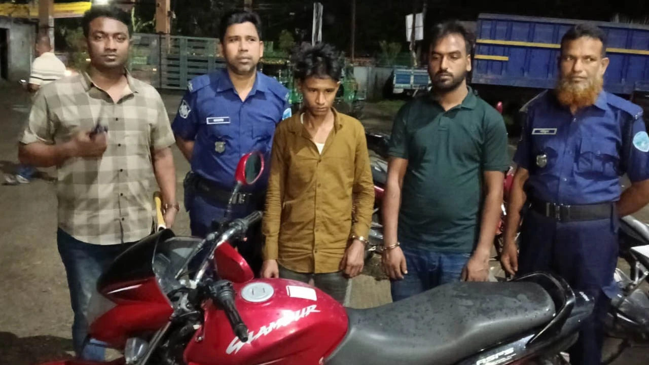 চোর ধরতে ছাত্রদল নেতাদের অভিনব কৌশল, উদ্ধার ২ চোরাই মোটরসাইকেল