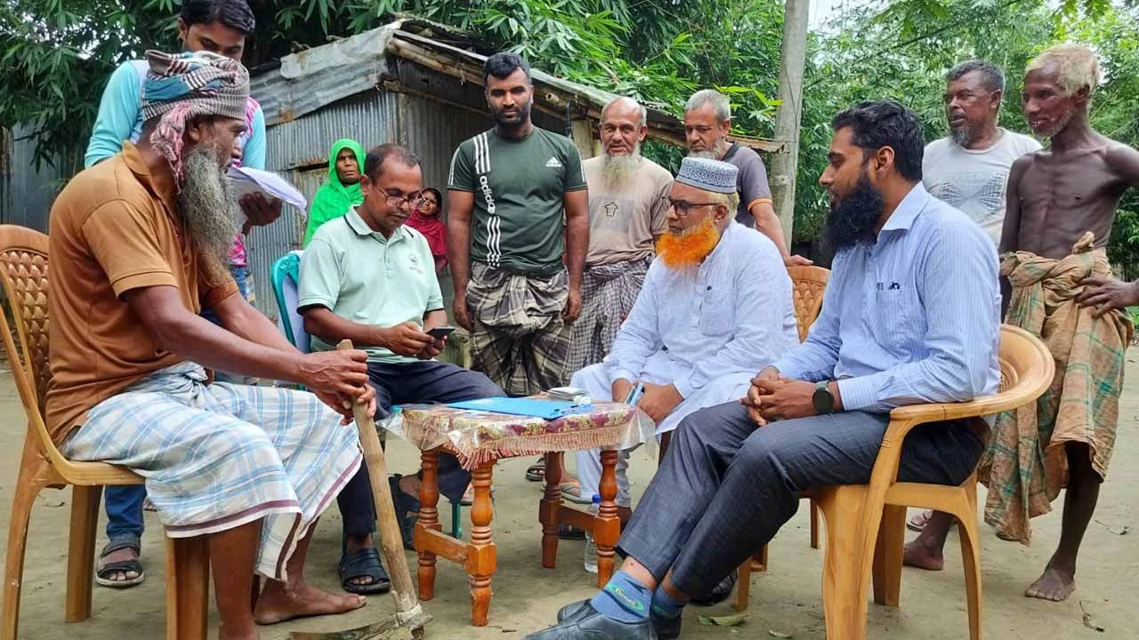 গাইবান্ধায় পুরোদমে চলছে কৃষকদের তথ্য সংগ্রহ; কার্ডেই মিলবে কৃষকের নানা সুবিধা