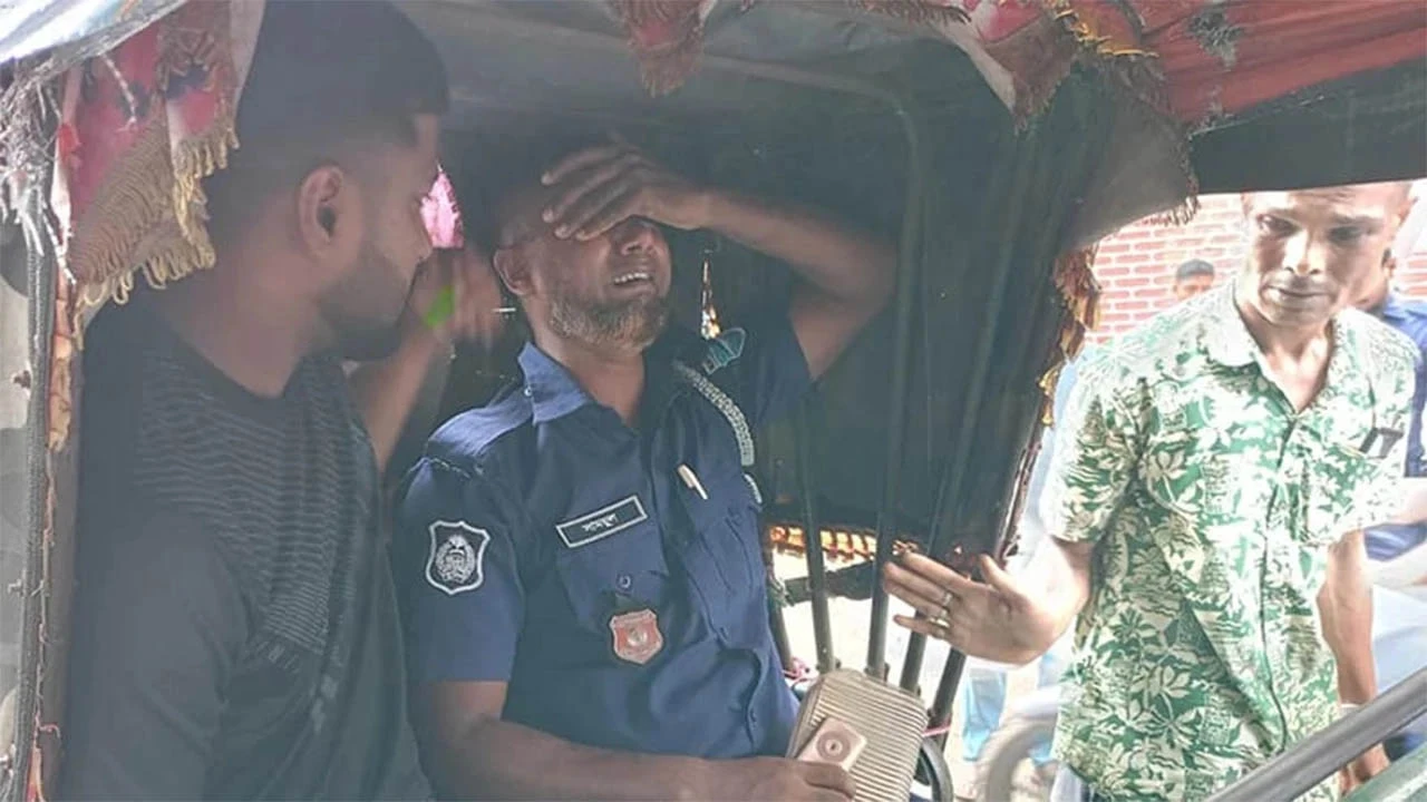 ঘটনাস্থলে গিয়ে পুলিশ সদস্য দেখলেন, নিহত শিশু তারই ছেলে