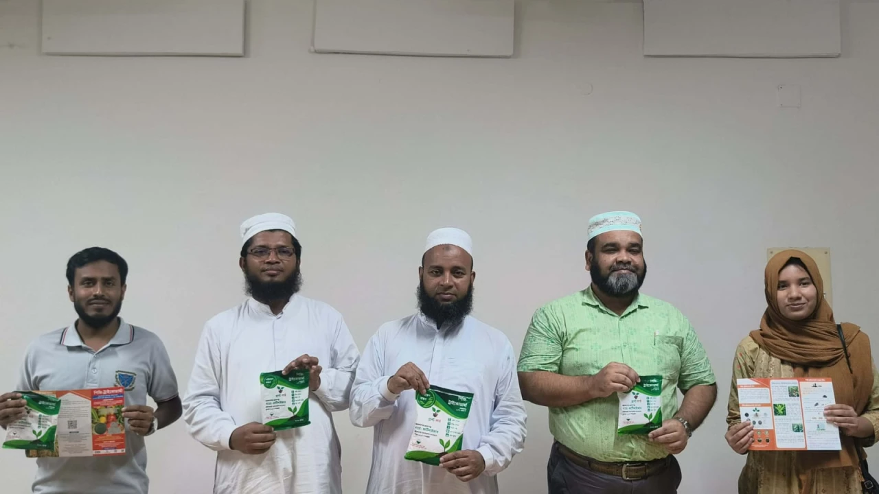 ক্ষতিকর রাসায়নিকের বিকল্প দেশের প্রথম ‘পিজি-ট্রাইকোডার্মা’ ছত্রাকনাশক উদ্ভাবন