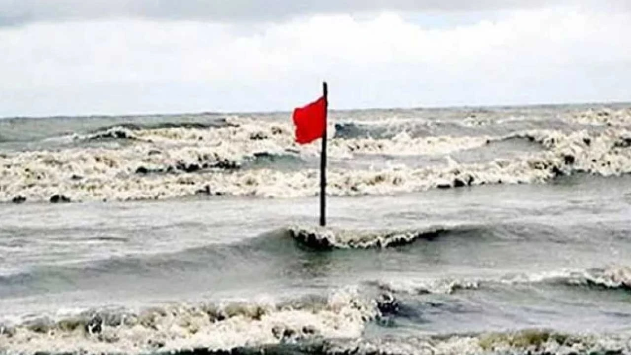 সাগরে লঘুচাপ, সমুদ্রবন্দরে ৩ নম্বর সতর্ক সংকেত