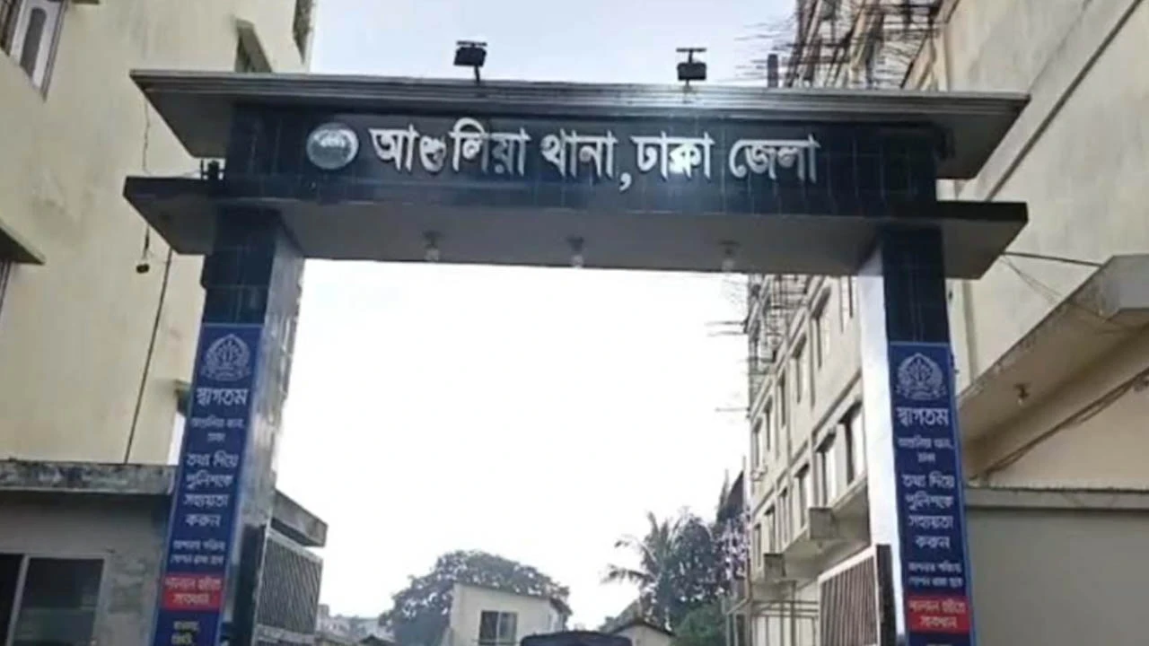 সাভারে পুলিশের সঙ্গে সন্ত্রাসীদের গোলাগুলি