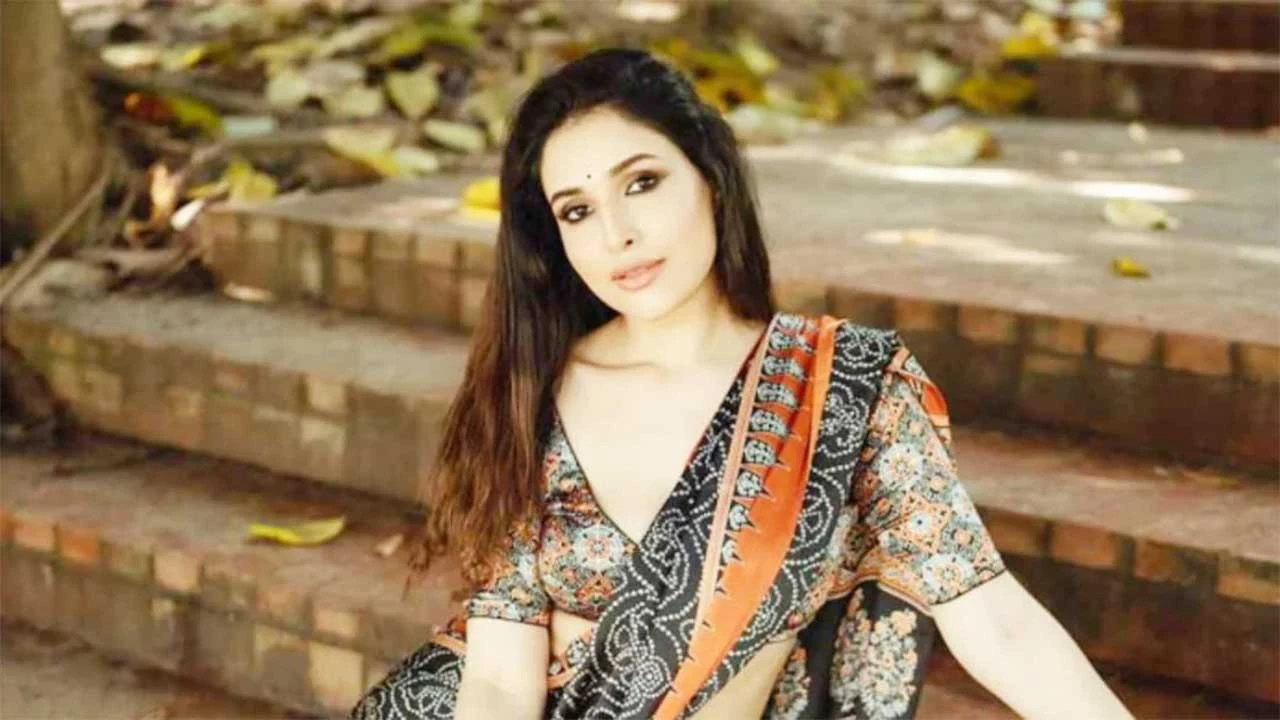 চুক্তি সইয়ের নামে হাসপাতালে ডেকে নির্যাতনের অভিযোগ, অভিনেত্রীর মামলা