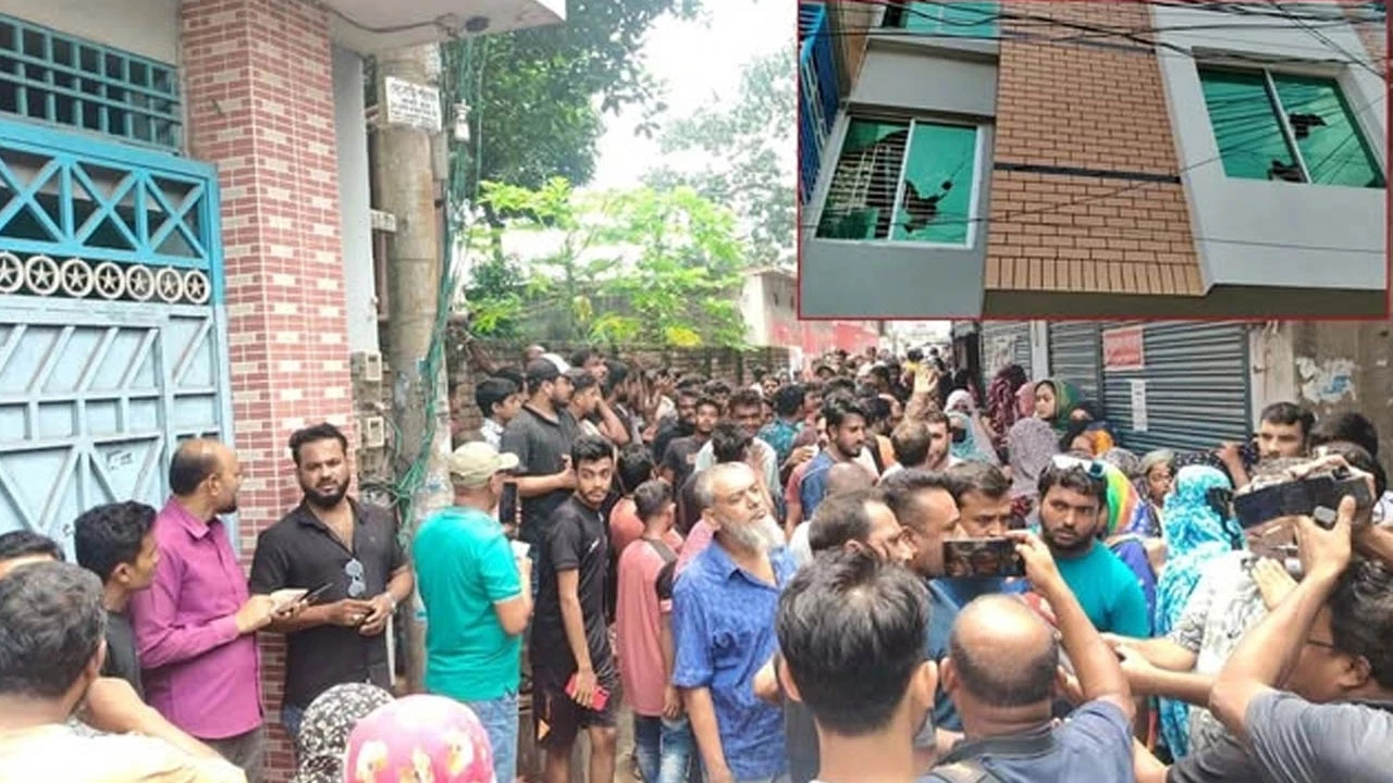 যশোরে এমপি গোলাম রসুলের বাড়ির সামনে বিক্ষোভ, সড়ক অবরোধ