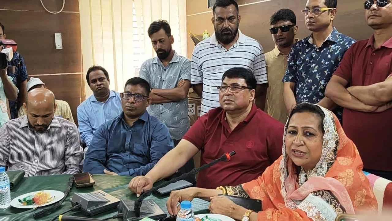 গাইবান্ধা জেনারেল হাসপাতালে জেলা পরিষদের উদ্যোগে ইসিজি মেশিন হস্তান্তর