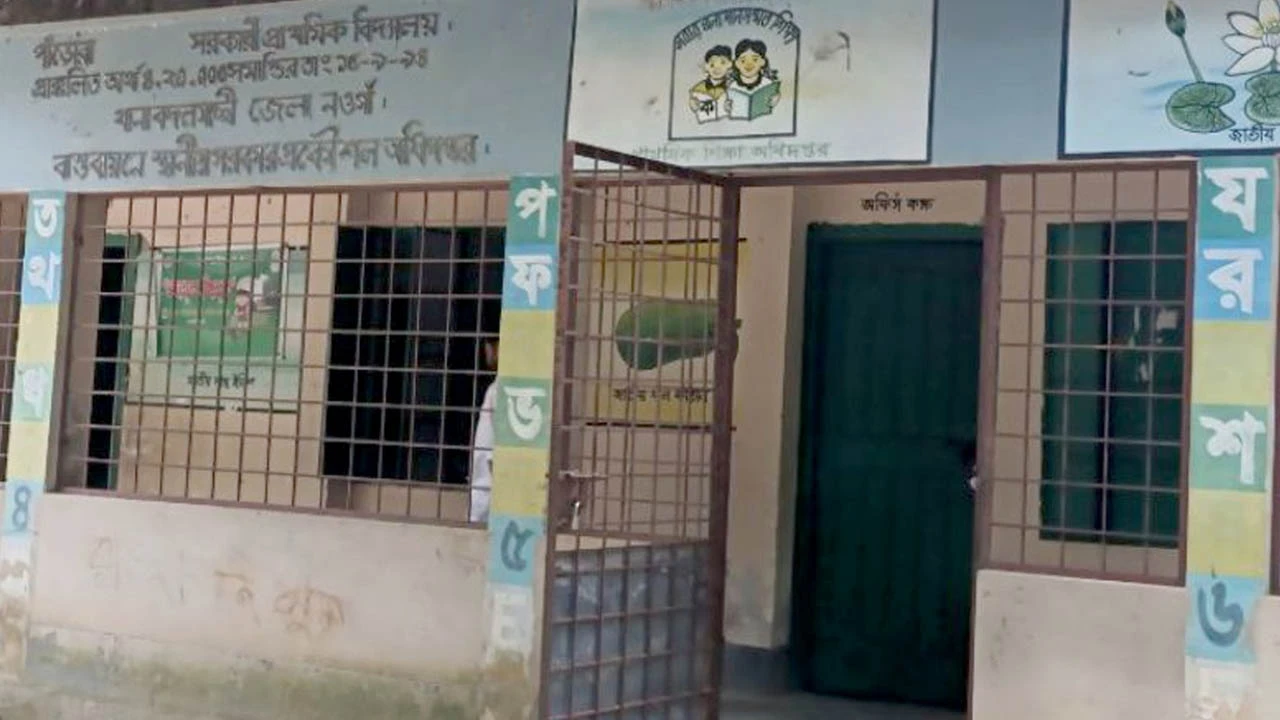 হাইকোর্টের রায় উপেক্ষিত : বদলগাছীতে ছাত্রীকে পিটানো শিক্ষকের ব্যবস্থা নেয়নি কমিটি