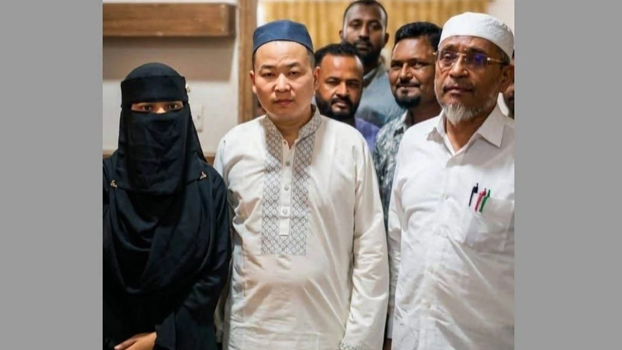 প্রেমের টানে নেত্রকোনায় চীনা যুবক, বদলে ফেললেন ধর্ম