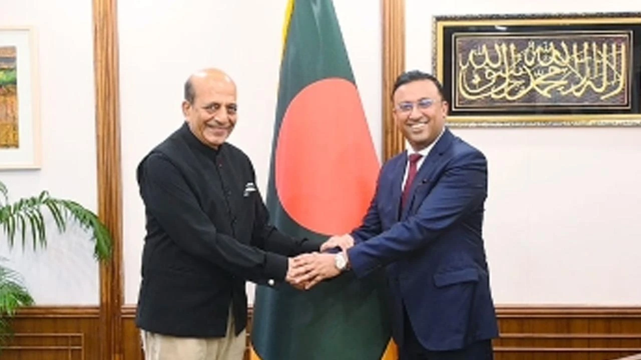 শেখ হাসিনা যেন রাজনৈতিক বক্তব্য না দিতে পারে: ভারতকে বাংলাদেশ