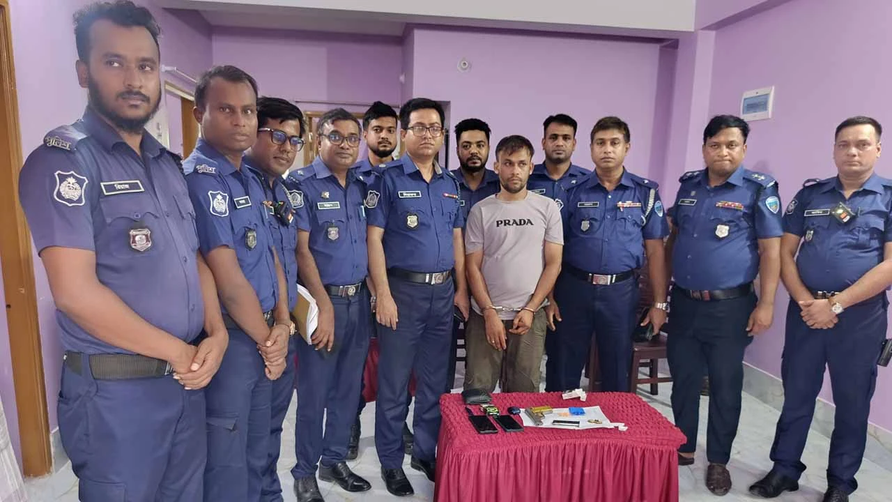প্রবাসীর স্ত্রীকে পিপ্তল ঠেকিয়ে চাঁদাবাজি, গ্রেপ্তার-১