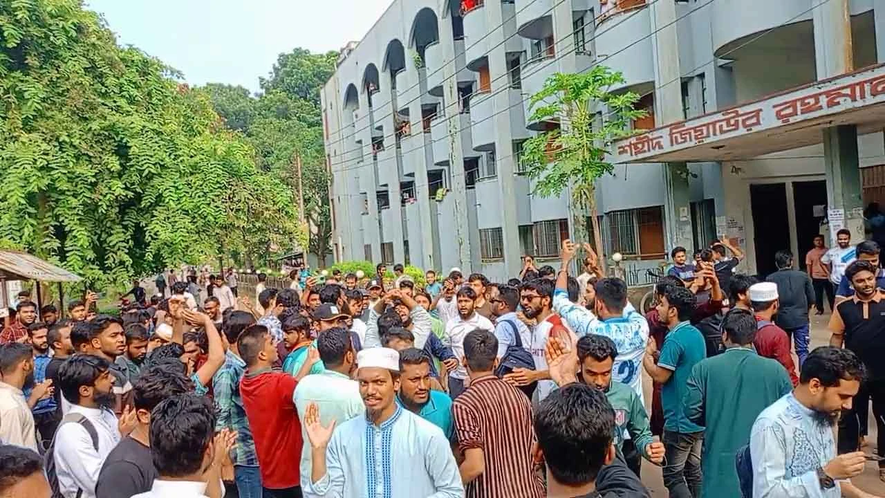 ইবিতে শিবির নেতাকে ছাত্রদল নেতার থাপ্পড়, উত্তাল ক্যাম্পাস