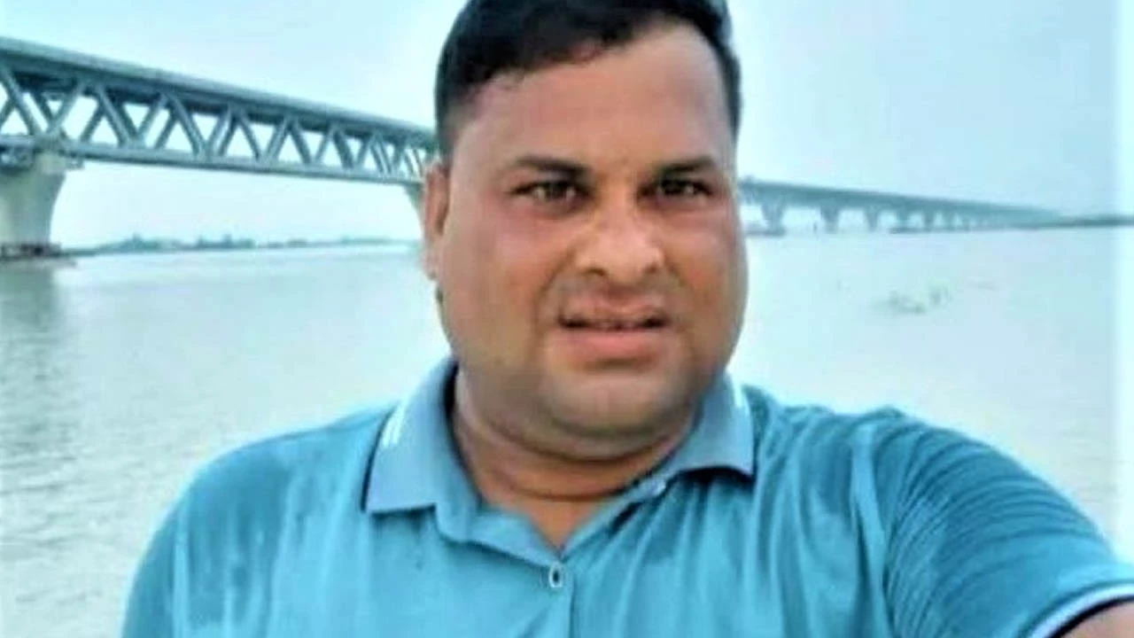 টাঙ্গাইলে প্রকাশ্যে সাবেক ইউপি সদস্যকে কুপিয়ে হত্যা