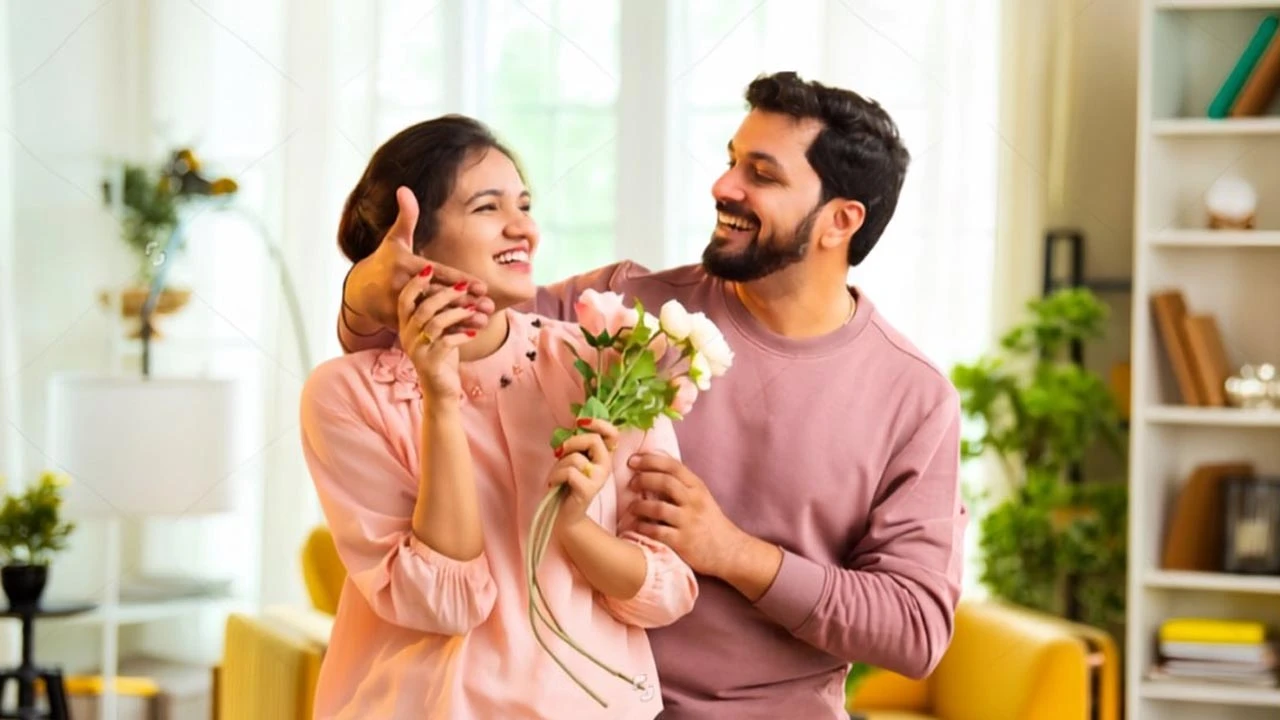 স্ত্রীর প্রশংসা করার ১০ উপায়