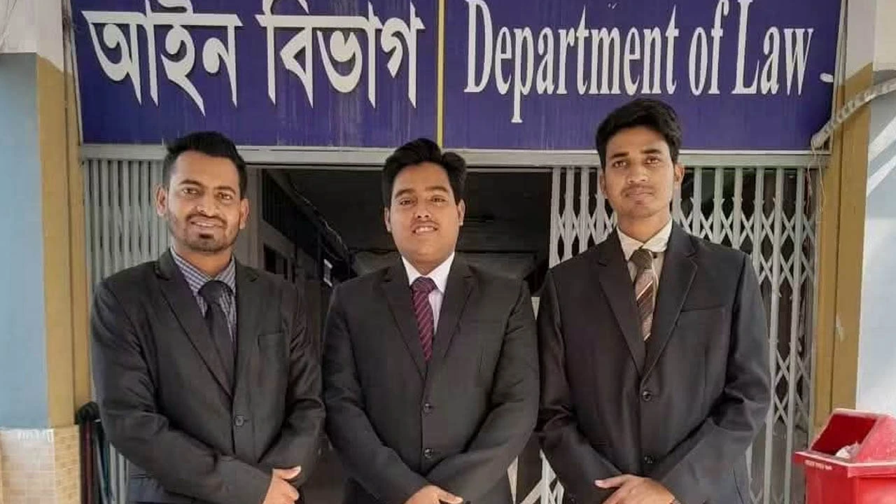 একই রুমের তিন বন্ধু বিজেএস পরীক্ষায় উত্তীর্ণ