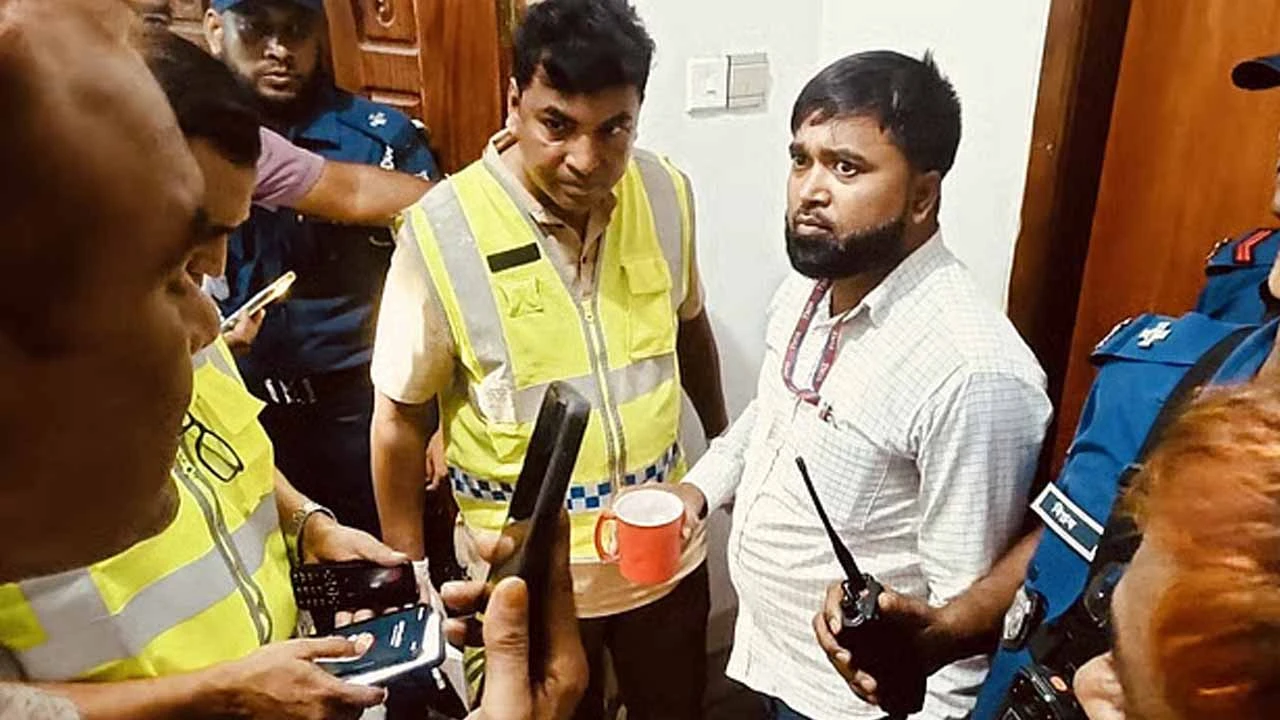 শিশুর আঙুল কাটলেন কনস্টেবল, স্ত্রীসহ গ্রেপ্তার