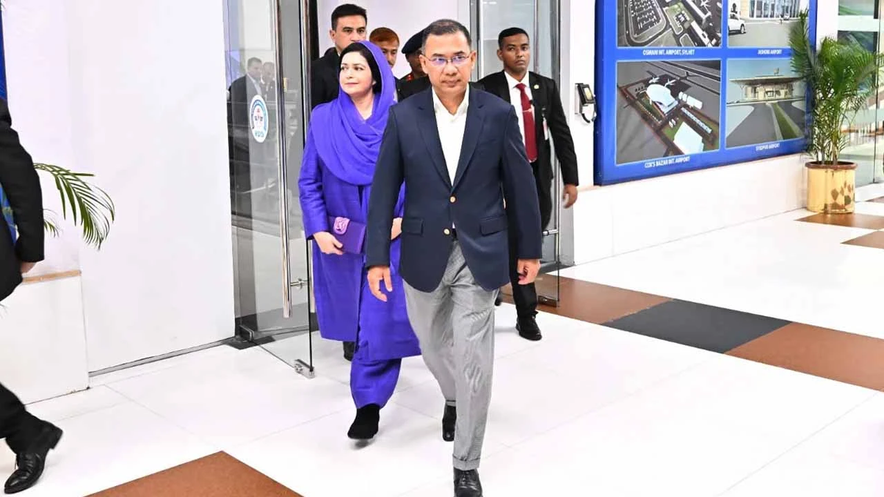 দেশে ফিরেছেন প্রধানমন্ত্রী