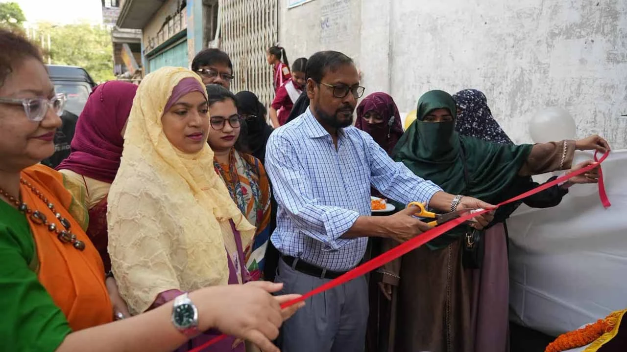 ফয়জুন্নেসা হলের উন্নয়নে নতুন উদ্যোগ, রাস্তা উদ্বোধন করলেন জবি উপাচার্য