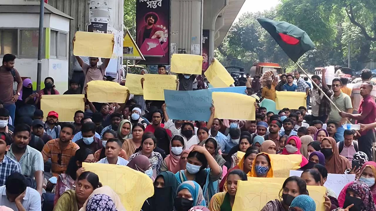 শাহবাগে অবস্থান নিলেন প্রাথমিকের নিয়োগবঞ্চিতরা