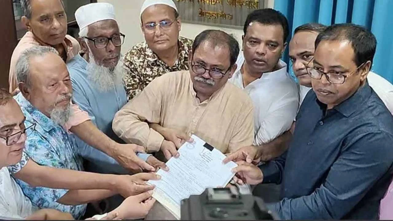 ঠাকুরগাঁও-১ উপনির্বাচনে মির্জা ফয়সল আমিনের মনোনয়নপত্র দাখিল